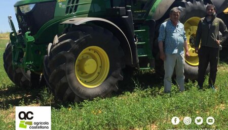  Agrícola Castellana entrega John Deere  6215R Ultimate a Raul Lobato y Antonio Lobato