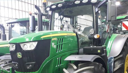 Agrícola Castellana entrega John Deere 6215R a Victor Doyague González de Becerril de Campos (Palencia)