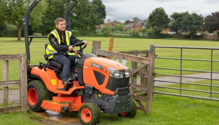 Kubota lanza un nuevo modelo con segadora de descarga trasera perteneciente a la popular Serie G 