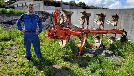 Tecnor Lalin Maquinaria entrega  Kubota de 4 surcos a Germiar Xalla S L de Castro, As Maroñas de Mazaricos