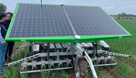 AG GROUP PRESENTA FARMDROID,  EL ROBOT AGRÍCOLA ALIMENTADO POR ENERGÍA SOLAR