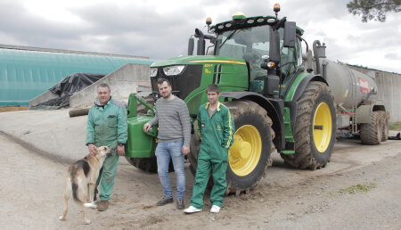 Agricola Noroeste entrega John Deere 6250R a la Ganaderia Castro de Trazo ( A Coruña)