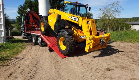 Millares Torron entrega JCB 531/70 a Baixo Holstein de Hermida ,Sarria 