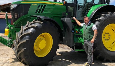  Agrícola Castellana entrega en  Castillo Siete Villas (Cantabria) - John Deere 6195M a a SAT DISAMA