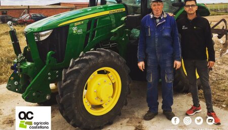 Agrícola Castellana  Entrega John Deere 5125 R con pala 543R a Francisco Javier de Aldeanueva del Codonal (Segovia)