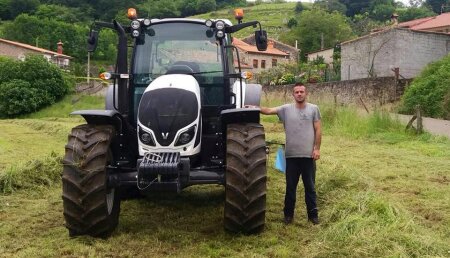 Agricola Patricio entrega a Guillermo,  Valtra A134