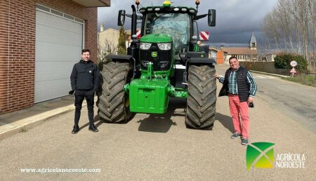 Agrícola Noroeste entrega John Deere 6175R a Francisco Javier