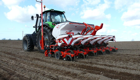 Kuhn presenta en Agraria Valladolid su nueva sembradora monograno de precisión Maxima 3