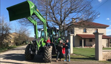 Maxideza entrega a Ganaderia Tecedeiras de Castro de Cabras (Lalín),  Fendt 313 profi con pala