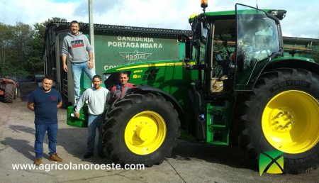 Agrícola Noroeste entrega John Deere 6155R  a Ganadería Portagándara de O Buriz (Lugo) 