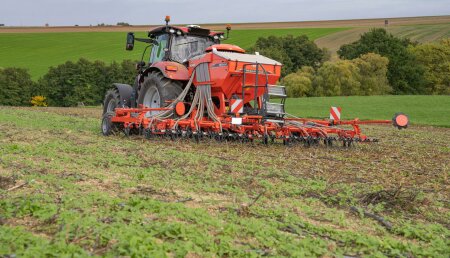 Éxito de la sembradora suspendida para mínimo laboreo MEGANT 602 R