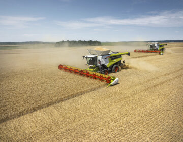 Mayor volumen de tolva de grano, nuevos motores y modelo adicional para las cosechadoras de alto rendimiento LEXION de CLAAS