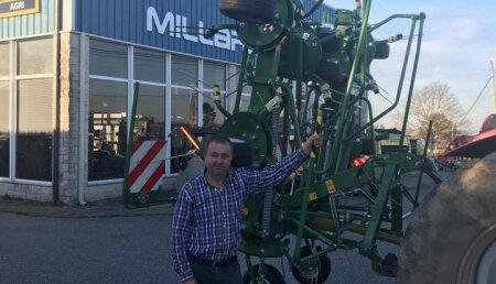 Millares Torron entrega un henificador Krone Kw 7.92/8 a nuestro amigo y cliente Agustin de Casa Roxa s.c de santiago de saa