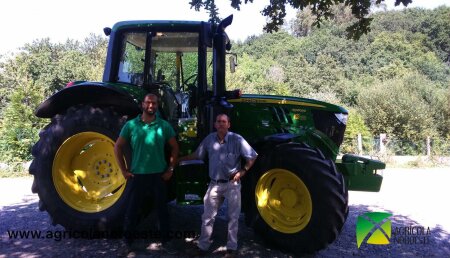 Agrícola Noroeste entrega John Deere 6120M a Desbroces Beluso 