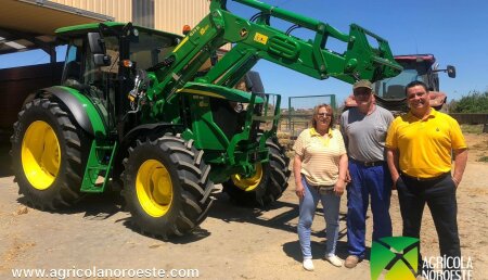 Agrícola Noroeste  entrega John Deere 6115MC con Pala John Deere 623R a Martínez Alvarez CB