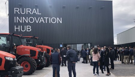 Kubota participa en la inauguración del Rural Innovation Hub en Barrax