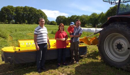 Agricola Calvo entrega  segadora ELHO NK3200 a Hermesinda Mourenza López en Santa Maria de Ferroi ( Guntin )