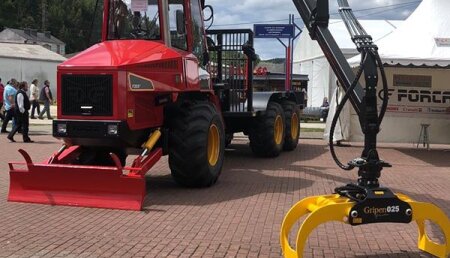‎Cardelle Hidraulica Forcar‎ entrega autocargador forestal FORCAR F205A en Asturias