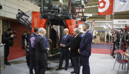 El consejero de Agricultura de la Junta de Castilla y León inaugura Agrovid