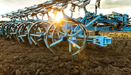 LEMKEN Diamant 18 con prensa de surcos integrada