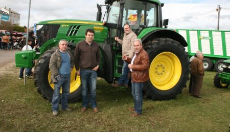 MAGRINO ENTREGA UN JOHN DEERE 6170M A LA RENDA DURANTE LA FERIA DE MOEXMU