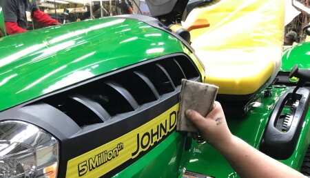 JOHN DEERE CELEBRA UN NUEVO HITO EN SU FÁBRICA DE TENNESSEE