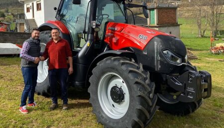 Agricola Calvo  entrega CASE IH Maxxum 150  PREMIUM a Remedios Otero Lopez en Vilamor (Mondoñedo)