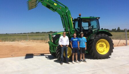 Comercial Agrícola Castellana entrega JOHN DEERE 6130R Autopower a 50, pala John Deere 663R y Autoguiado RTK Mobile a David y Javier Blanco Lajo, de Villamarciel (Valladolid)