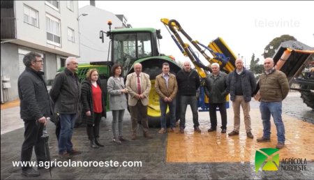 Agrícola Noroeste entrega John Deere 6120M con desbrozadora al ayuntamiento de Carballedo (Lugo)