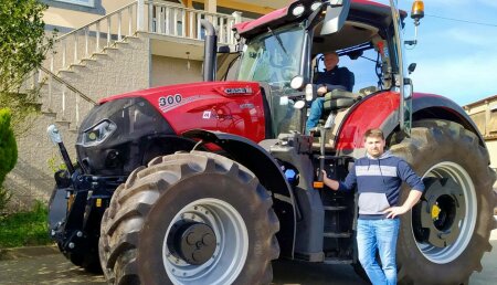 Agricola Matova Entrega a Asociación Esperante Caamaño de Mazaricos, Case Optum 300 CVXDrive