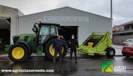 Agrícola Noroeste entrega John Deere 6115MC a La Cofradía de Cabo de Cruz ubicada en A Coruña