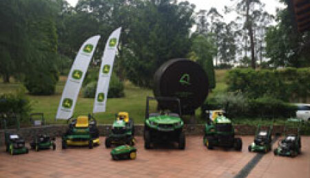 John Deere expone en Asturias sus novedades  en Espacios Verdes