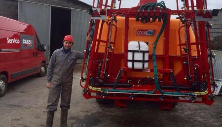 Agricola Matova Entrega a Casa Becerra de Bardans, en Tordoia-A  Coruña, el  pulverizador Herpa Helios de 1500L.