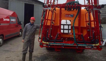 Agricola Matova Entrega a Casa Becerra de Bardans, en Tordoia-A  Coruña, el  pulverizador Herpa Helios de 1500L.