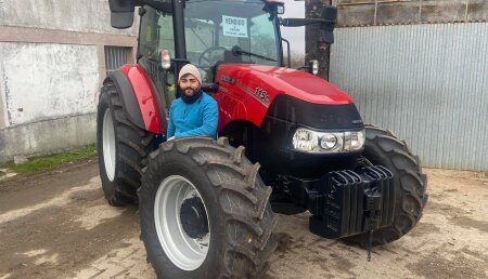Agricola Calvo entrega CASE IH farmall 115 C  heavi duty a ADRIAN VÁZQUEZ JAIME en Guillar - Otero de Rey  ( LUGO )