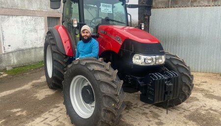 Agricola Calvo entrega CASE IH farmall 115 C  heavi duty a ADRIAN VÁZQUEZ JAIME en Guillar - Otero de Rey  ( LUGO )