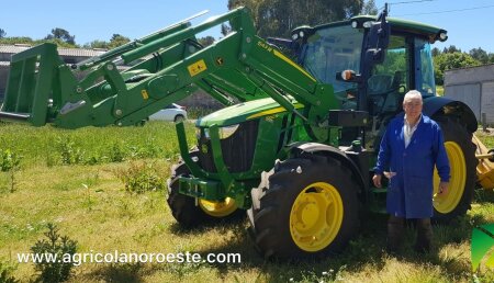 Agrícola Noroeste  entrega John Deere 5100R + PALA 543R  a M° Victoria Rodriguez Cibeira y su marido Jesus