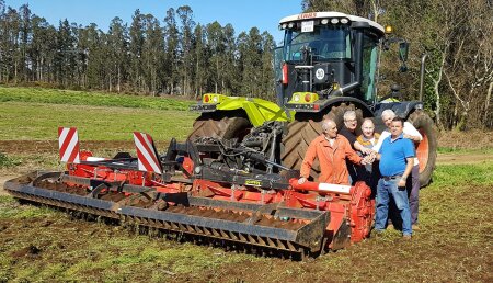 Talleres Agrícolas Mata de Coristanco, y las marcas Agrator y Bondioli & Pavesi, en la adaptación de la fresadora XPA 6000 plegable de Agrator a Servicios Agrícolas Ramón Trigo