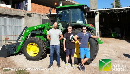 Agrícola Noroeste entrega John Deere 5090M a Jesus Cernadas en Boqueixon