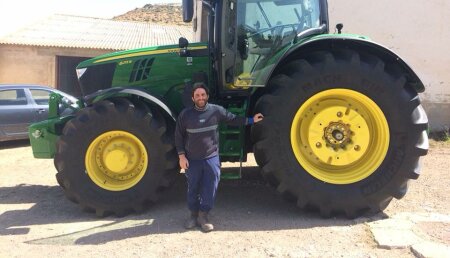 Agrícola Castellana Entrega JOHN DEERE 6215R a Pradales Soc. Coop. de Castilla y León, en Pinillos de Esgueva (Burgos).