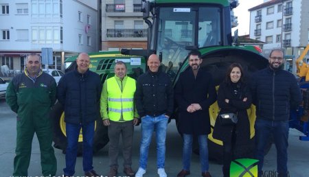 Agrícola Noroeste entrega John Deere 6120M al Ayuntamiento de Porto do Son