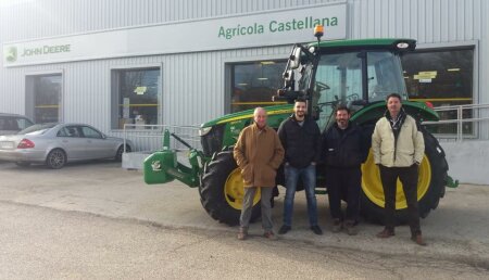 Agrícola Castellana Entrega JOHN DEERE 5100R estrecho a Ramón Prieto de Frías, de Rodilana (Valladolid).