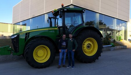 Agrobarreiro S.L. Entrega John Deere 8295R a Agroforestal Vaamonde Mella de O Couto Arzua.