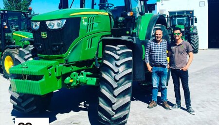 Agrícola Castellana  Entrega John Deere 6195M a Juan Carlos Valdiviero Pérez de Villabragima (Valladolid)