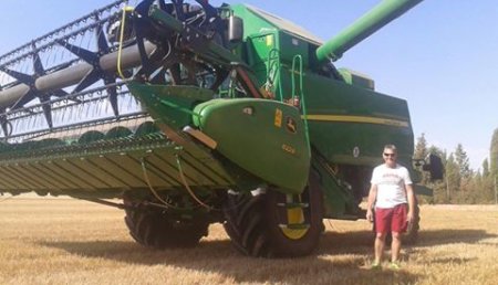 Agricola Castellanca entrega de cosechadora T550 HMi con corte de 6,70 metros a Alberto Merino, de Cebrecos (Burgos) 