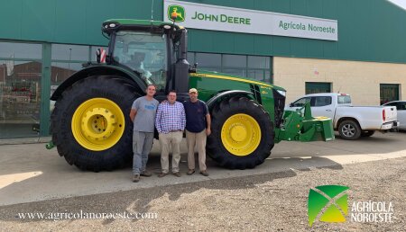 Agrícola Noroeste entrega John Deere 8270R a Alvaro y Francisco