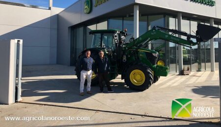 Agrícola Noroeste entrega a Juan Carlos, de Meizara,  John Deere 6115MC