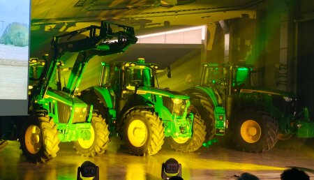 John Deere presenta sus novedades de maquinaria en el Parla Innovation Center con foco en las series 6M, 6R y 8R