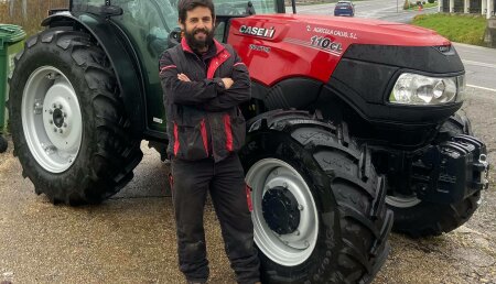 Agricola Calvo entrega CASE IH quantum 110CL serie premiun a  ELIAS SANTALICES DÍAZ en Carballeira de Mourillos - Celanova ( Ourense )