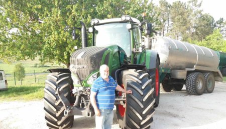 Maquinaria Liste entrega del tractor Fendt 824 Profi a Cremova, Teo ( A Coruña)